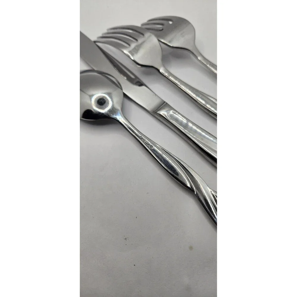 Oneida Satin Aquarius 18/10 Stainless Steel 5pc. Place Setting (Service for One)